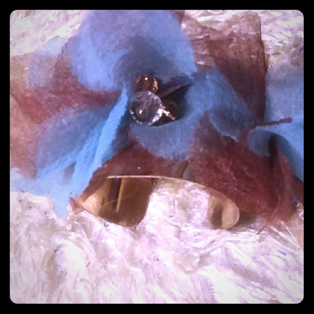 BRASS WIDE BAND BRACELET WITH BROWN AND BLUE GAUZE